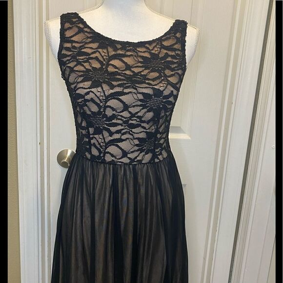 Classic Dress a Closet Must!  Size 3/4 - Picture 1 of 7